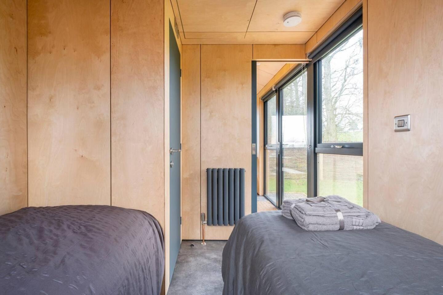 Beautiful Cabins In Herefordshire Countryside Exterior foto